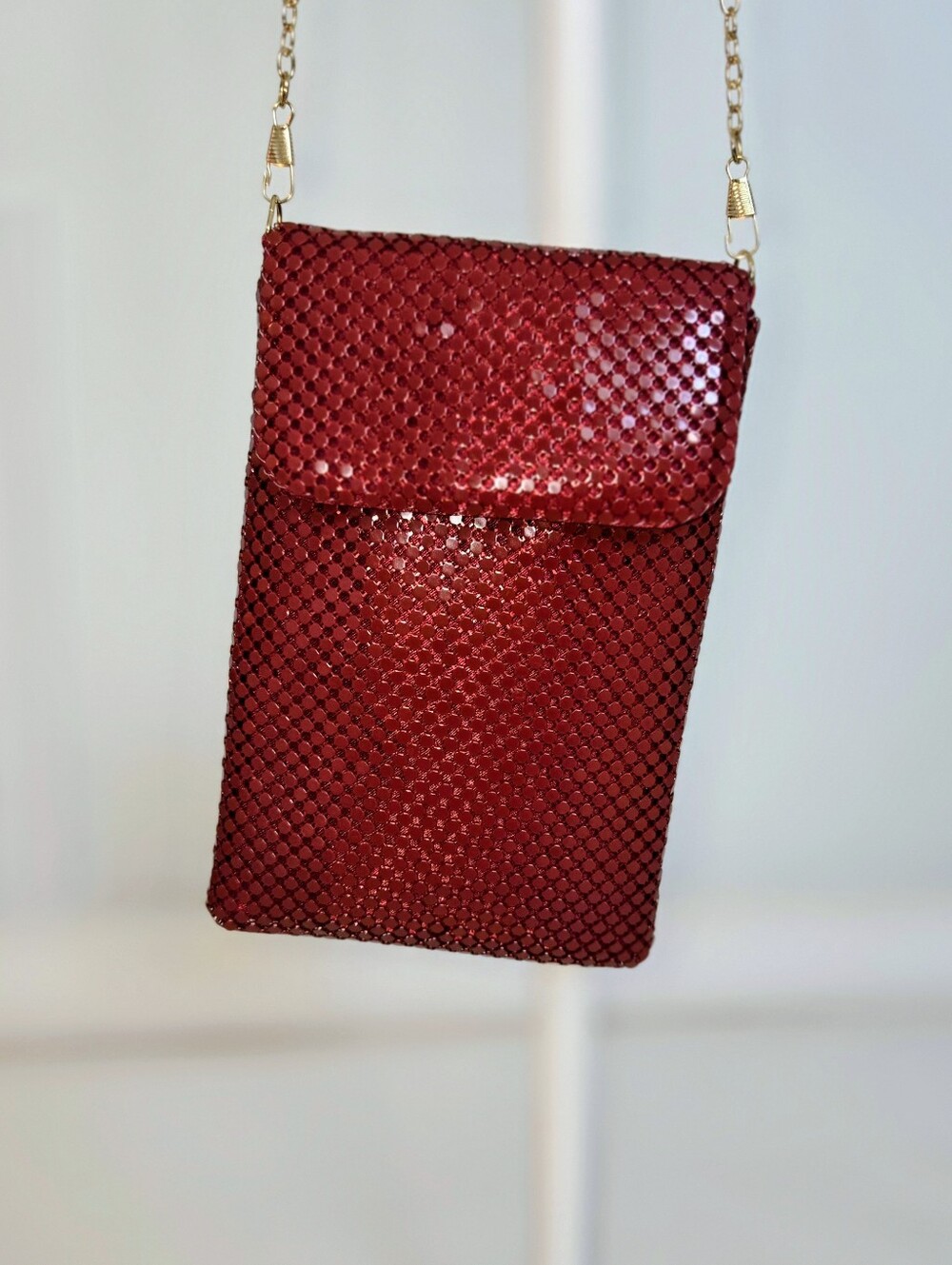 Woman's Red Crystal Mesh Crossbody Bag with Gold Chain Shoulder Strap Phone Bag - Picture 1 of 9